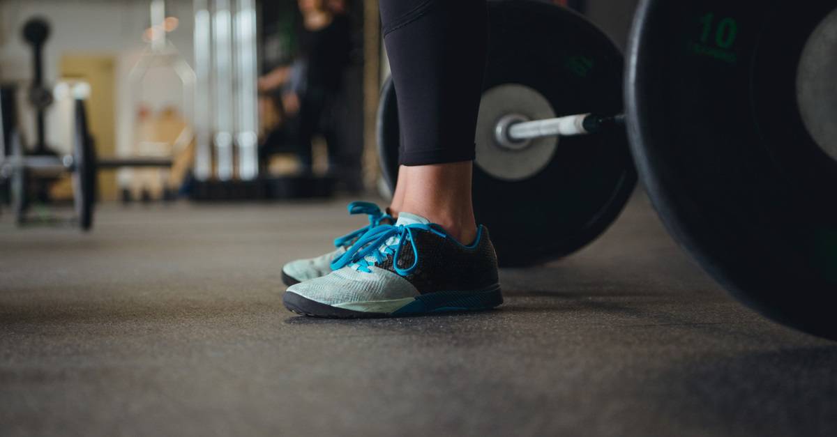 crossfit man working out